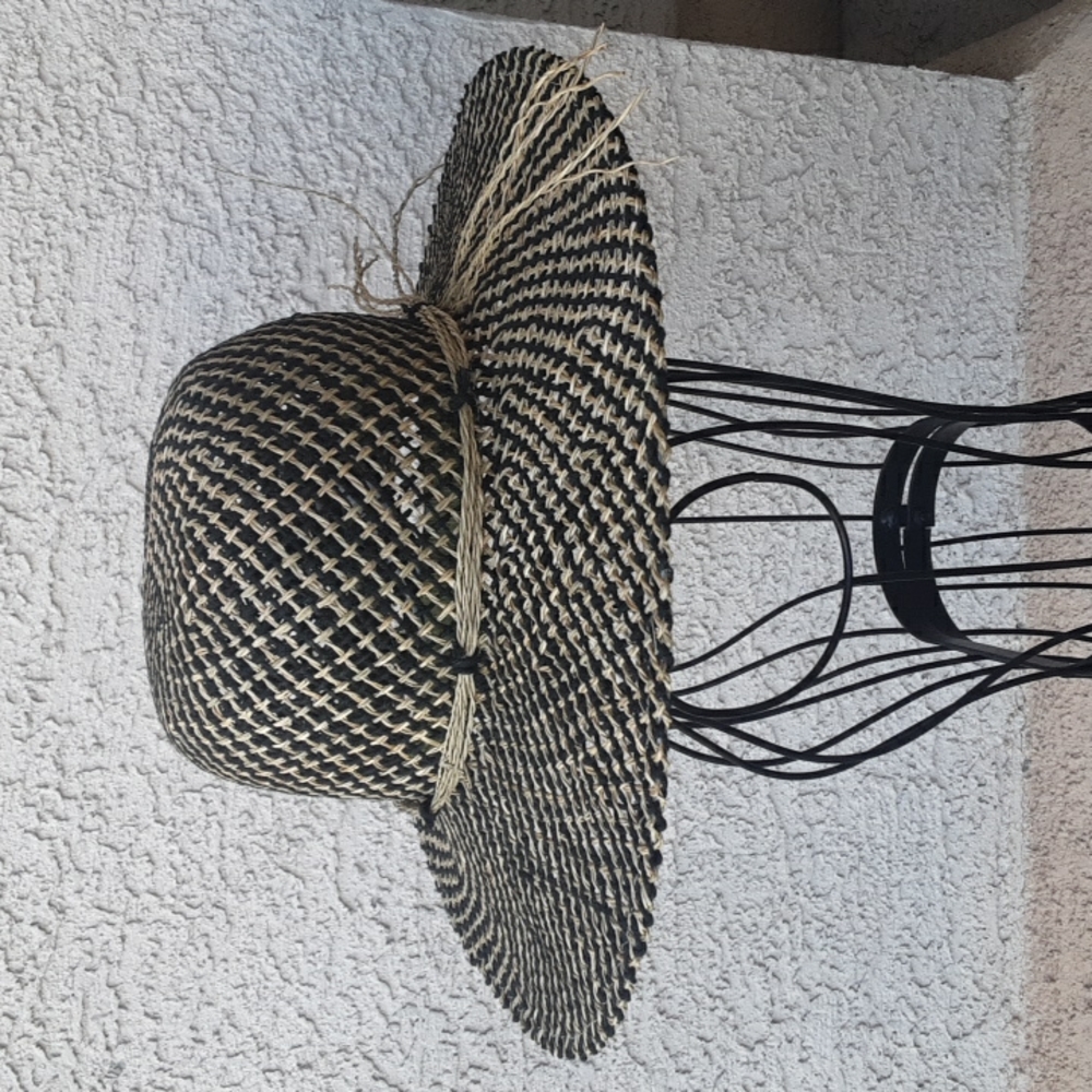 Tropical Trends Women's  Black and Tan  Straw Hat